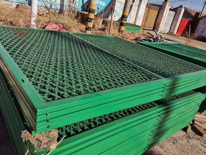 刀刺焊接隔离护栏网